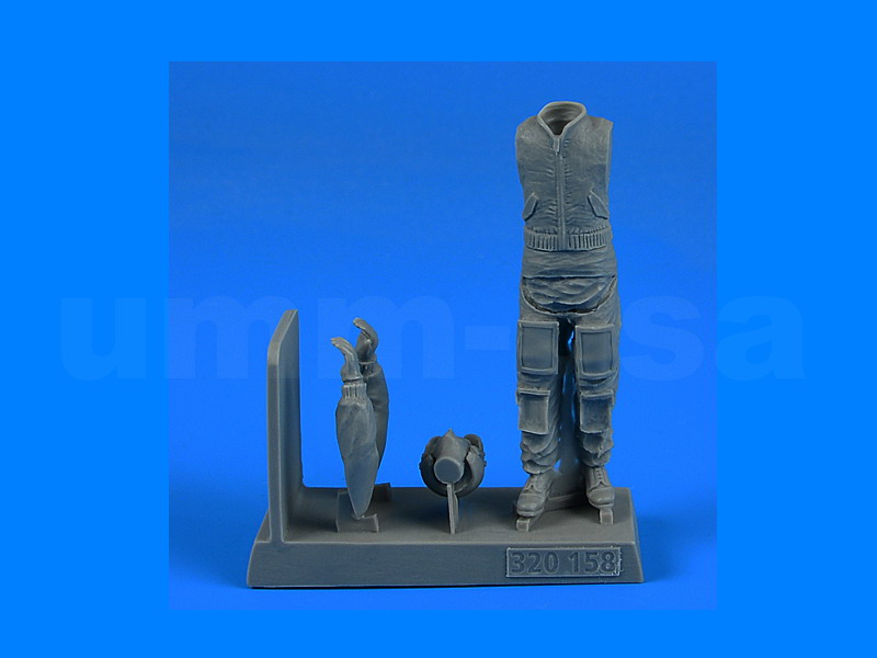 AB320158 NATO Combat Pilot 1/32